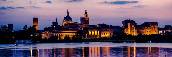 Mantua City Skyline Panorama Vid Solnedgången — Stockfoto