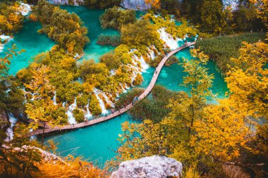 güzel göl manzara sonbahar sezonu - Plitvice Lakes - Hırvatistan seyahat hedef