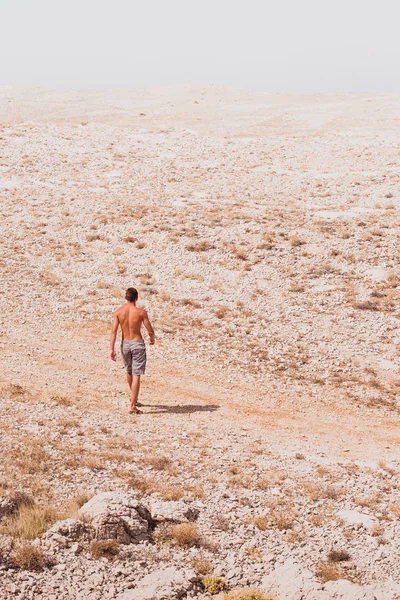 Esplorare Solitario Camminare Umano Deserto Roccioso Libertà Avventura Stile Vita — Foto Stock