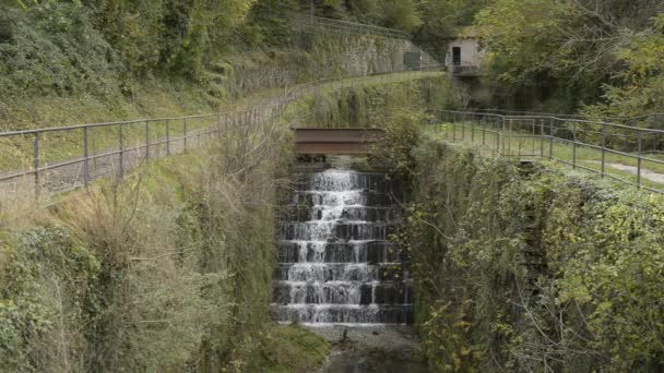 Vattenfall Konstgjord Kanal — Stockvideo