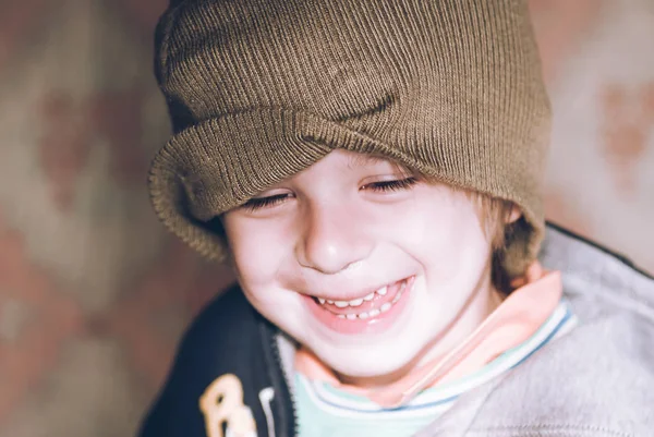 Małe Dziecko Śmiejąc Się Zmysłowe Połączeń — Zdjęcie stockowe