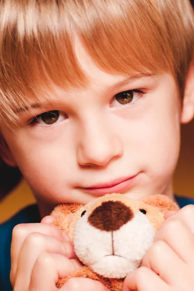 Little Child Teddy Bear Sensory Connections — Stock Photo, Image