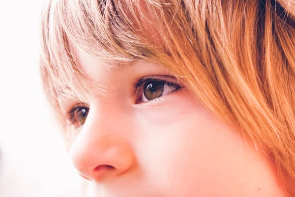 Little Child Serious Face Expression Outdoor Sensory Connections — Stock Photo, Image