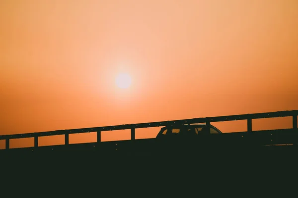 Jazda Samochodem Zachodzie Słońca Autostradzie Car Travel Concept — Zdjęcie stockowe