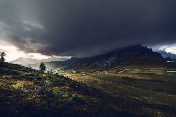 Mauvais Temps Giau Passer Grand Nuage Sur Pic Gusela Dolomites — Photo