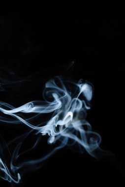 dumanı siyah arkaplanda