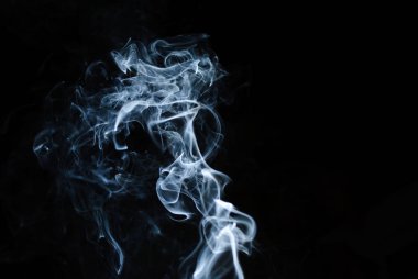 dumanı siyah arkaplanda