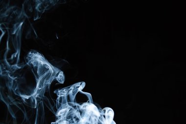 dumanı siyah arkaplanda