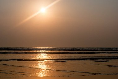 Okyanusun üzerinde gün batımı