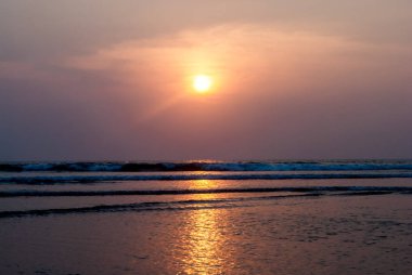 Okyanusun üzerinde gün batımı