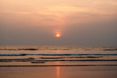 Okyanusun üzerinde gün batımı