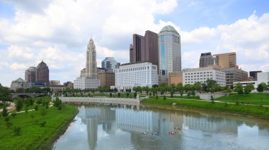 Şehir merkezinde Columbus, Ohio Scioto ırmak