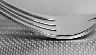 Çatal atışı metal arka plan üzerinde kapatın