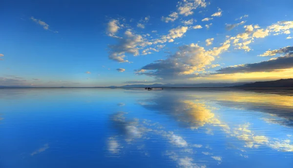 Cloud Reflexe Bonneville Salt Flats — Stock fotografie