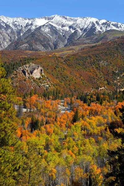 Sonbahar Manzarada Rocky Dağları — Stok fotoğraf