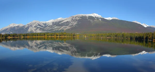 Beauvert Sjön Landskapet Jasper National Park — Stockfoto