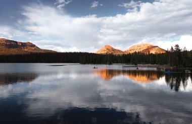 Uinta Wasatch Ulusal ormanı içinde doğal Kristal Göl Manzara