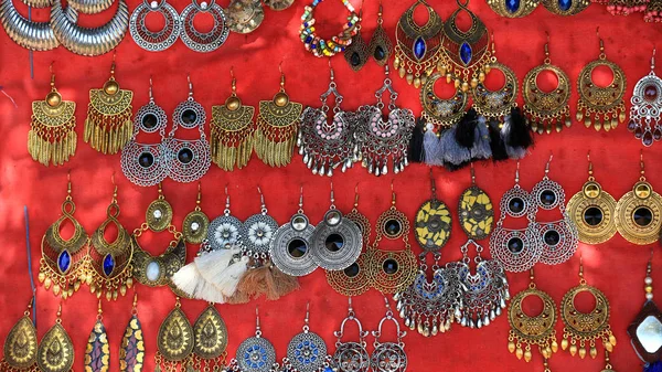 Indischer Schmuck Sortierte Ohrringe Zur Schau Gestellt — Stockfoto