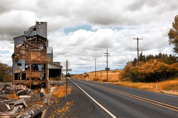 Weathered Barn High Way — Stock Photo, Image