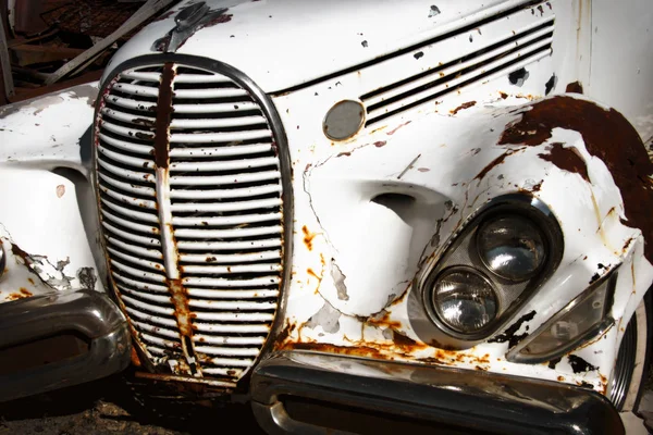 Staré Opuštěné Auto Zavřít — Stock fotografie