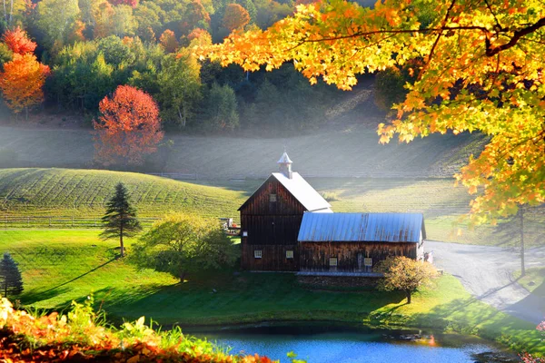 Ancienne Grange Dans Vermont Côté Rural Entouré Feuillage Automne — Photo