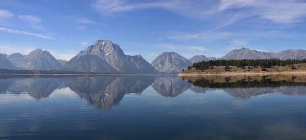 Schilderachtige Jackson Lake Met Reflecties Van Tetons Bereik — Stockfoto