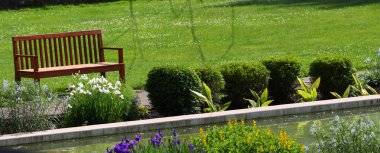 Parkta rahatlatıcı bank