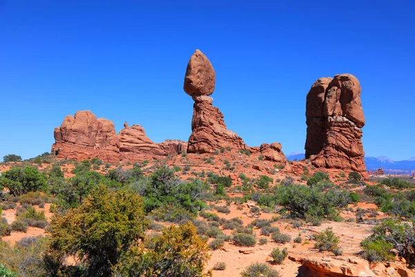 Paysage Rocheux Équilibré Dans Parc National Des Arches — Photo