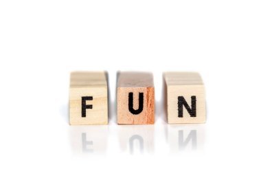 Üç tahta blokta eğlenceli metin