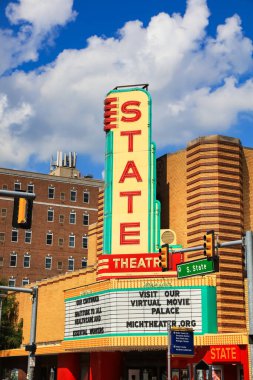 ANN ARBOR, MI - AUGust 09.2020: Historic State Theatre, C. Howard Crane tarafından tasarlanan ve Ann Arbor, Michigan 'da faaliyet gösteren eski bir sinema sarayı..