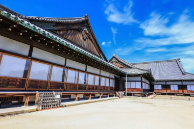  Kyoto, Japonya - 9 Ağustos 2019: Kyoto, Japonya 'daki Nijo kalesinin rünleriyle Kuro-Shoin