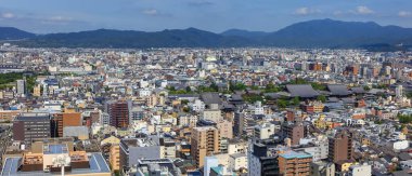Kyoto, Japonya - 9 Ağustos 2019. Japonya, Kyoto 'nun havadan görünüşü. Kyoto şehri Japonya 'nın 9. büyük şehridir ve 794 yılında kurulmuştur..