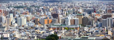 Kyoto, Japonya - 8 Ağustos 2019. Japonya, Kyoto 'nun havadan görünüşü. Kyoto şehri Japonya 'nın 9. büyük şehridir ve 794 yılında kurulmuştur..
