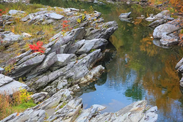 Formações Rochosas Pelo Cénico Rio Ottauquechee Perto Woodstock Vermont — Fotografia de Stock
