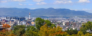 Kyoto, Japonya - 9 Ağustos 2019. Japonya, Kyoto 'nun havadan görünüşü. Kyoto şehri Japonya 'nın 9. büyük şehridir ve 794 yılında kurulmuştur..