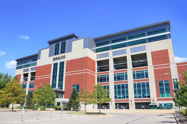 Doğu LANSING, MI -22 AĞUSTOS 2020 - Doğu Lansing 'deki Michigan Eyalet Üniversitesi Sparta Stadyumunun ana giriş binası.