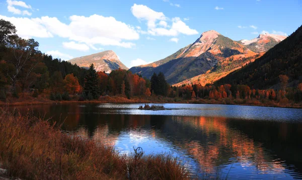 Malerischer See Der Nähe Von Marmor Colorado Mit Bergreflexionen Unter — Stockfoto