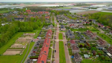 Luttelgeest, Hollanda - 13 Nisan 2024: Hollanda 'da 1950 yılında kurulan Luttelgeest köyünün havadan görünüşü.
