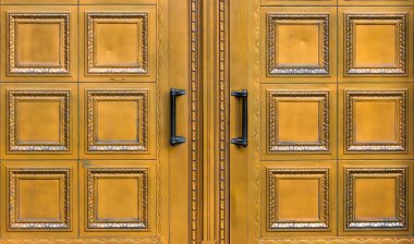 Altın kaplama dekoratif kilisenin kapı kollarını kapatın. .