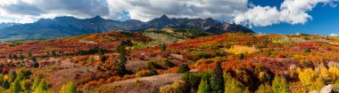 San Juan dağlarındaki kıtasal bölünme manzarasının süper panoramik görüntüsü sonbahar zamanı Colorado 'da.
