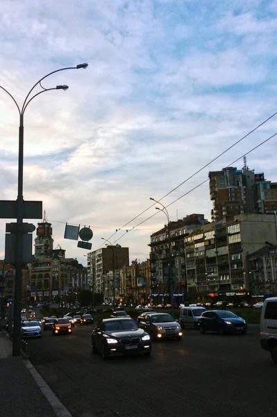 Kyjevské Nebo Kiyv Ukrajina Rušné Ulice Auty Při Západu Slunce — Stock fotografie