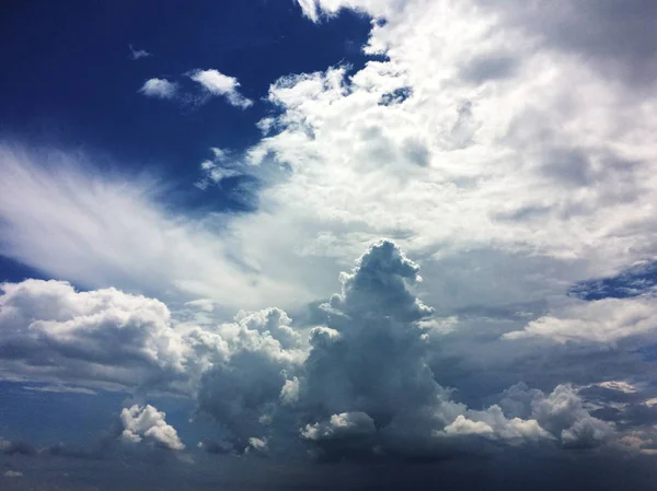 Ciel Bleu Avec Nuages Gros Plan Cumulus Nuages Avant Orage — Photo