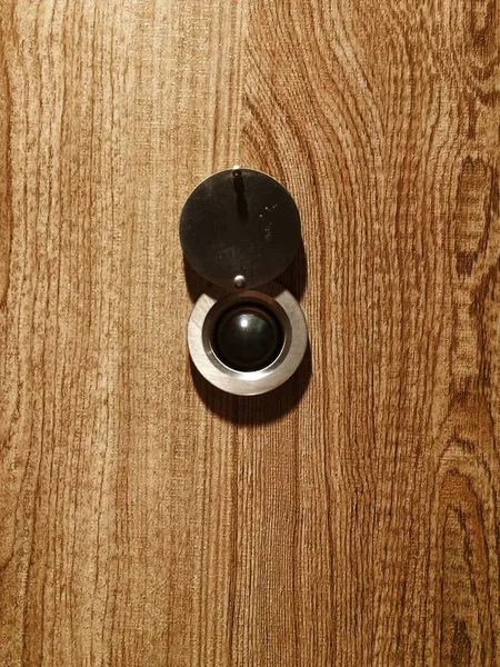 Peephole Lentille Sur Nouvelle Porte Bois Léger — Photo