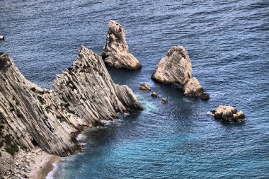 İki kız kardeş uçuruma Mount Conero, İtalya - Hdr