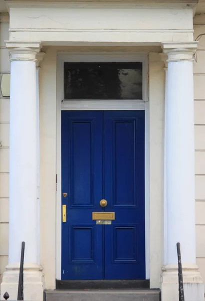 Πολύχρωμα Βρετανικό Στυλ Τετράγωνο Μπροστινή Πόρτα — Φωτογραφία Αρχείου