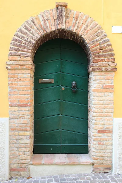 Средневековая Входная Дверь Сироло Италия — стоковое фото