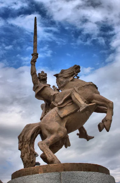 Estatua Del Rey Svatopluk Frente Castillo Bratislava Eslovaquia — Foto de Stock