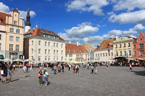 Tallin Estonie Août 2017 Des Gens Promènent Autour Place Mairie — Photo