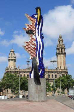 Barcelona, İspanya - 18 Mayıs 2017: Barcelona kafa heykel. Bu heykel ünlü Amerikan Pop sanatçı Roy Lichtenstein 1992 Barcelona Oyunlar için açıldı