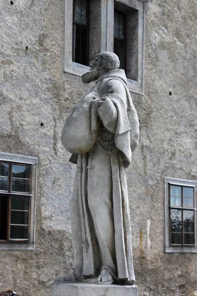 Estátua Monge Franciscano Cesky Krumlov República Checa — Fotografia de Stock